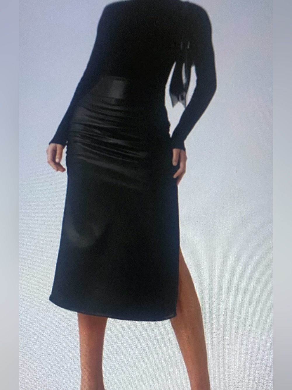 MEDIUM.  TUMMY CONTROL RUCHED CURVED HEM FAUX LEATHER 2 IN 1 MIDI SKORT